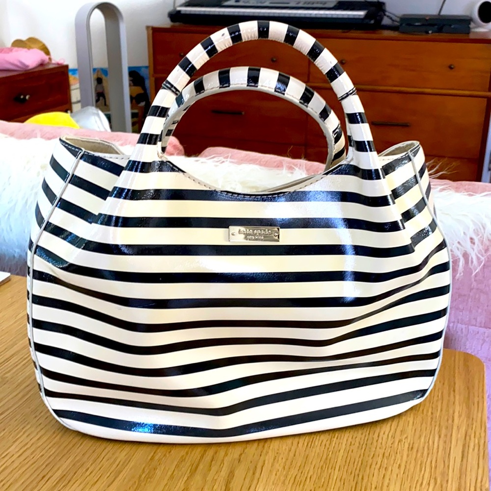 Kate Spade ♠️ Stripe patent leather
